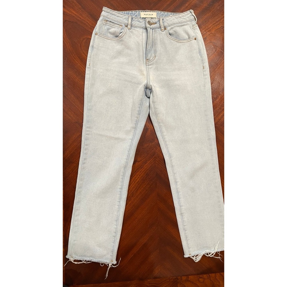 PacSun Mom Jean Size 25 Light Wash Distressed Raw Hem Straight Leg Jeans‎